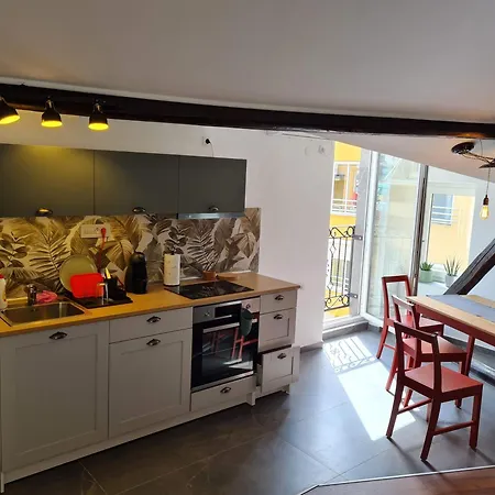 Mansarda, Apartman *